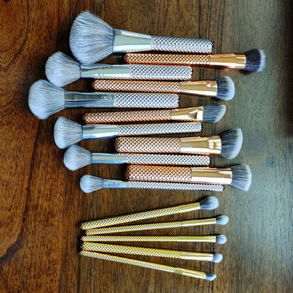 MODA Metallics Brush Bundle